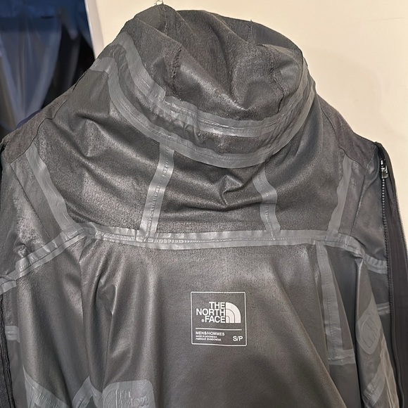 The North Face men’s  jacket windbreaker hyvent 2.5L size S - Picture 17 of 17